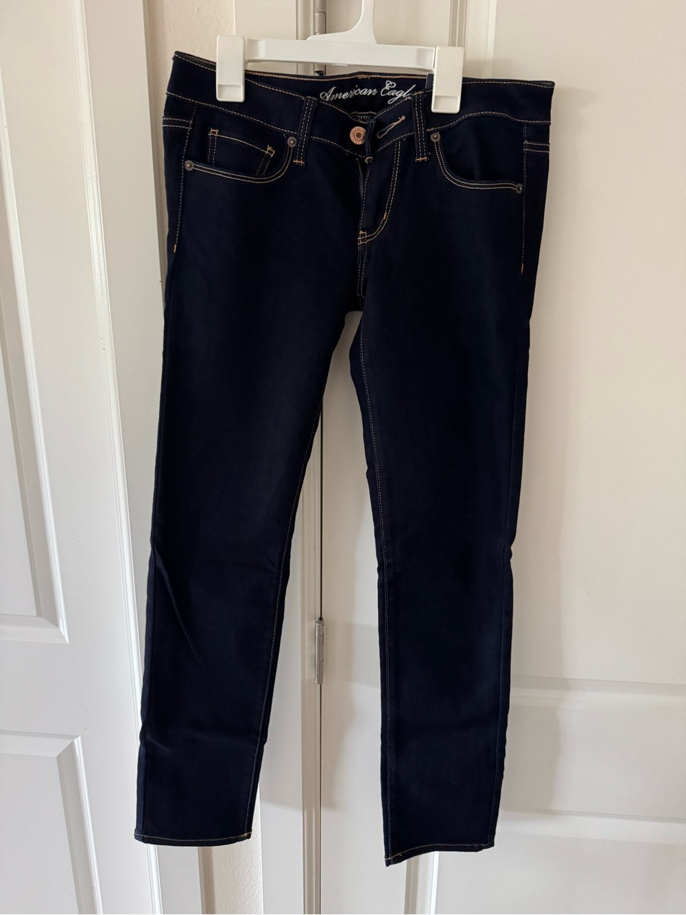 American Eagle Outfitters Women's Dark Blue Slim Jeans size 8 Short